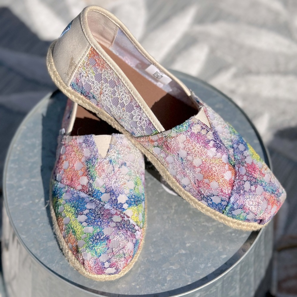Toms multicolored lace slip on flats